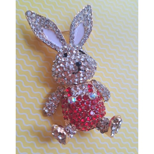 Broche lapin en strass. Broche lapin en strass.