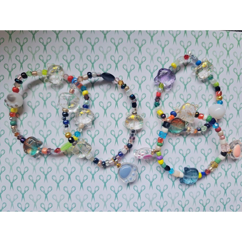Bracelet chat pour enfant.