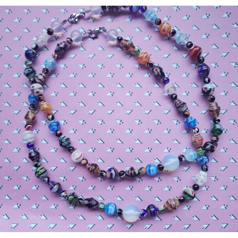Collier opaline et millefiori.