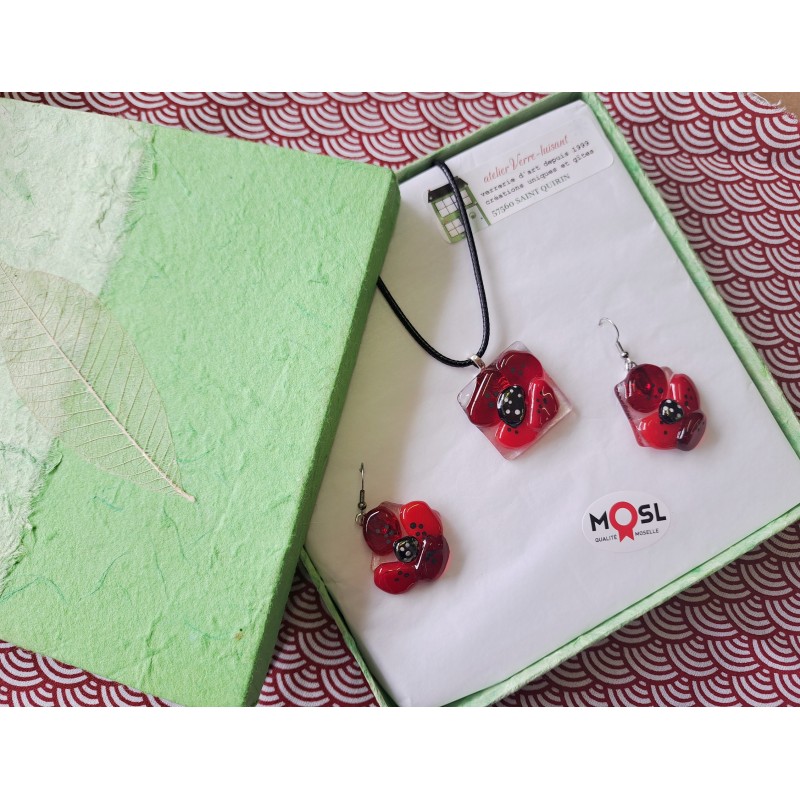 Parure en verre coquelicots rouges et noirs.