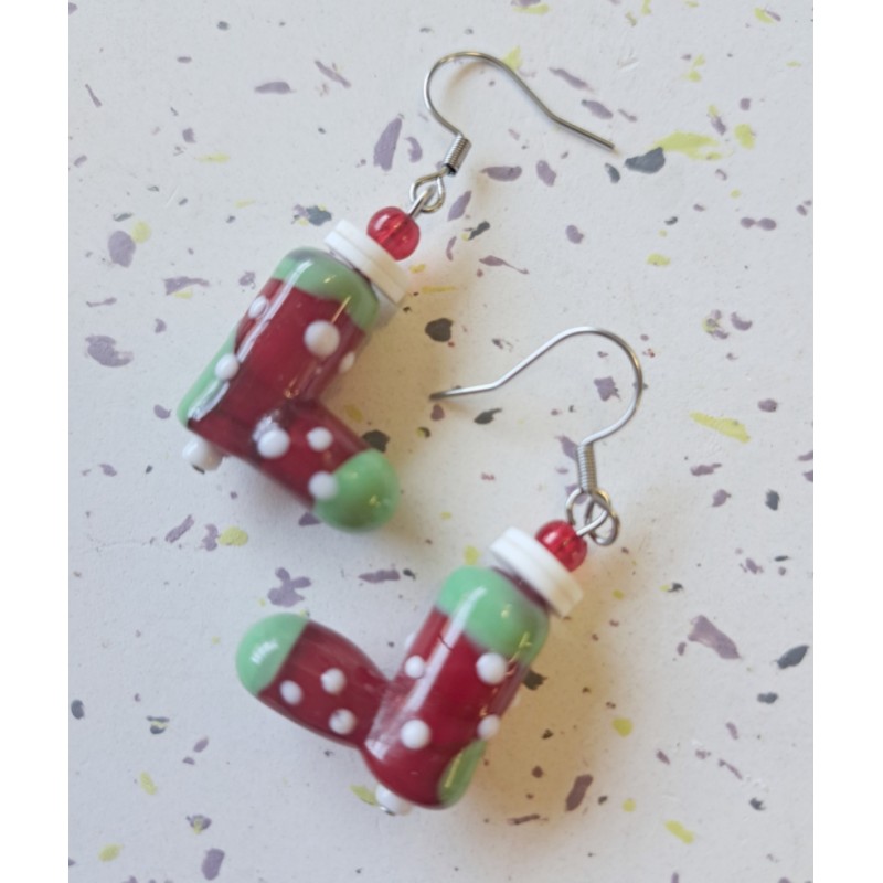 Boucles d'oreilles chaussettes de lutin rouges