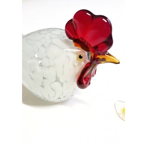 Poulette en verre soufflé.