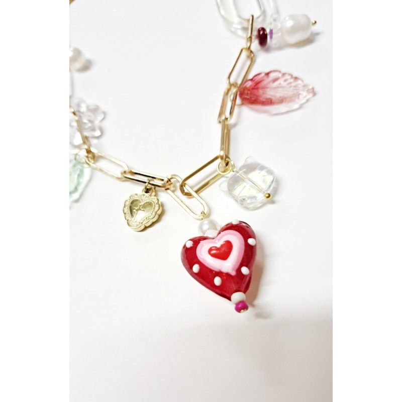 Collier cœur de verre et breloques.