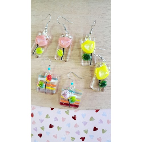 Boucles d'oreilles de Pâques et printemps en verre coloré