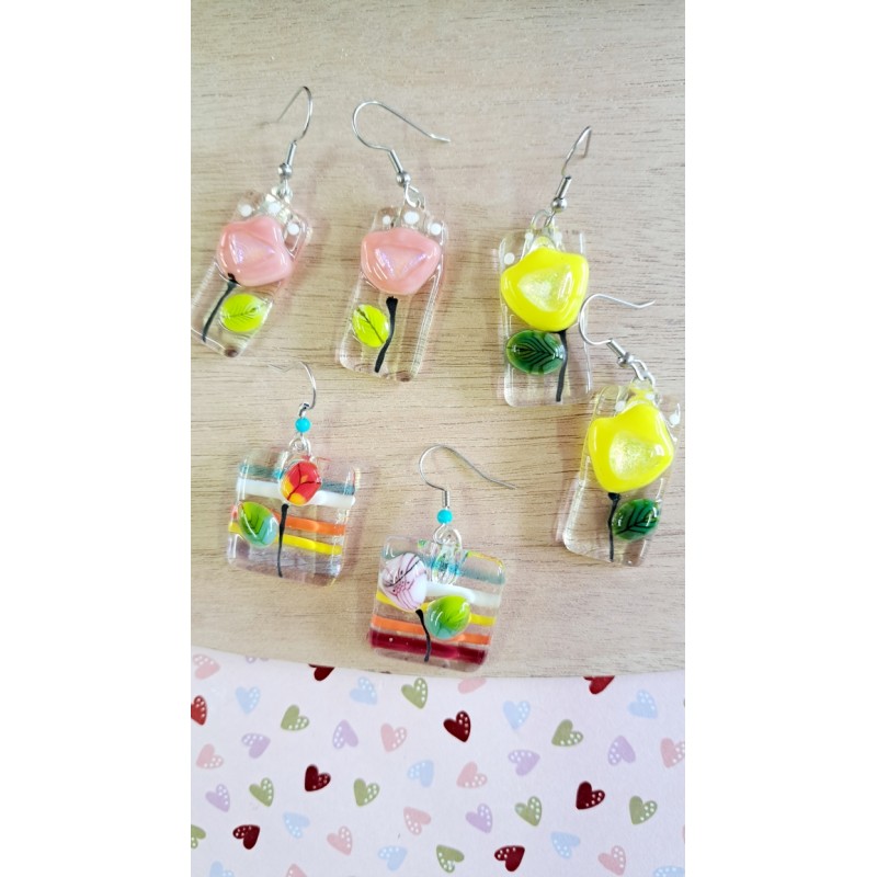 Boucles d'oreilles de Pâques et printemps en verre coloré
