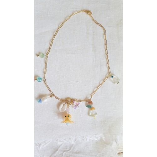 Collier breloques de verre et perles avec charm poulpe orange