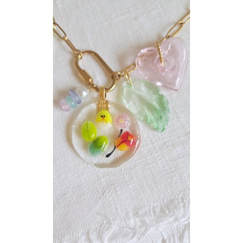 Détail pendentif en verre fusionné millefiori