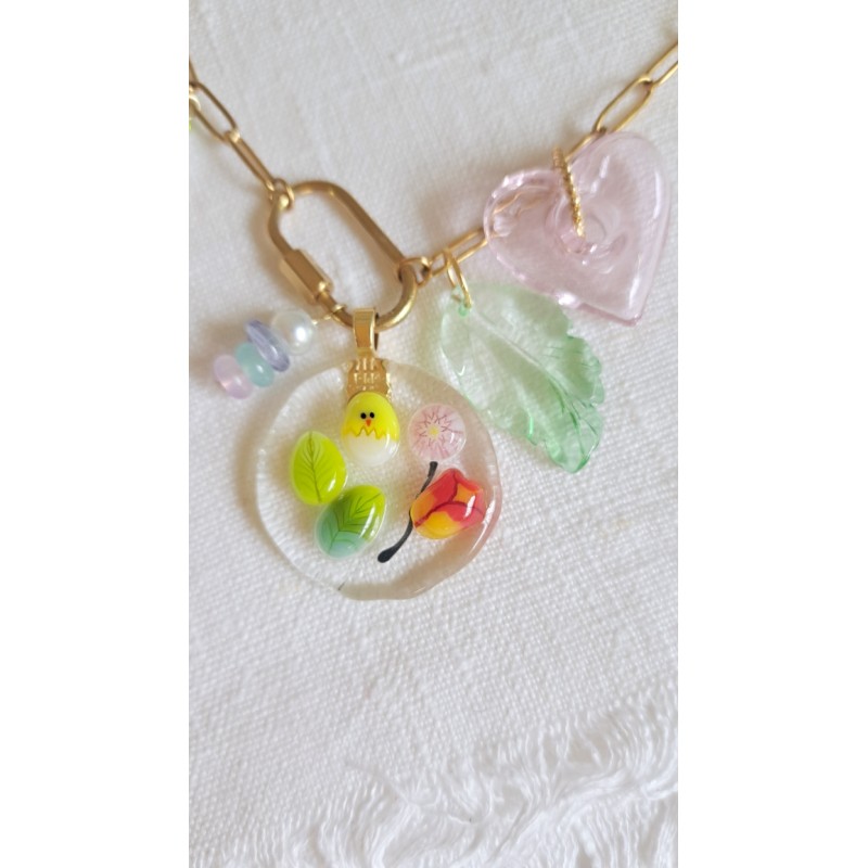 Détail pendentif en verre fusionné millefiori