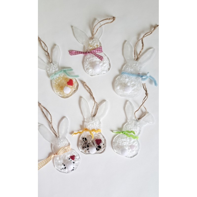 Petit lapin blanc décoration de Pâques à suspendre