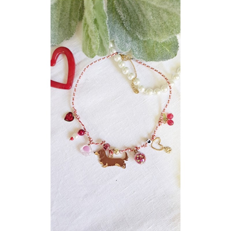 Collier cordon et breloques bohème avec teckel et perles de verre