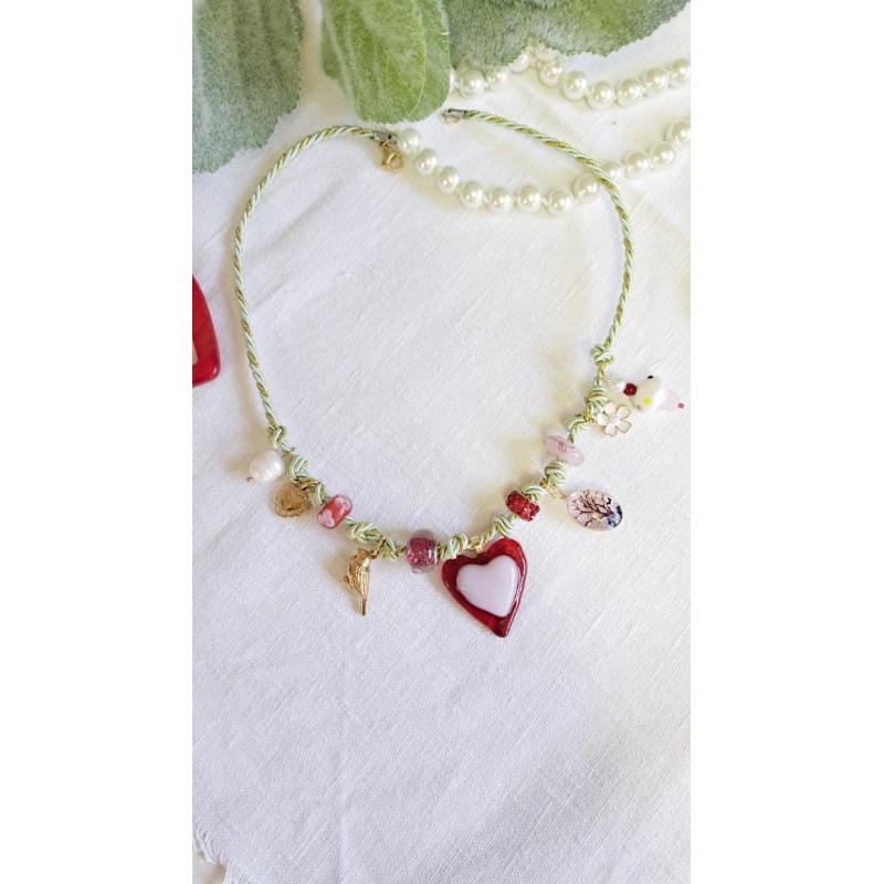 Collier cordon coeur rouge et oiseau