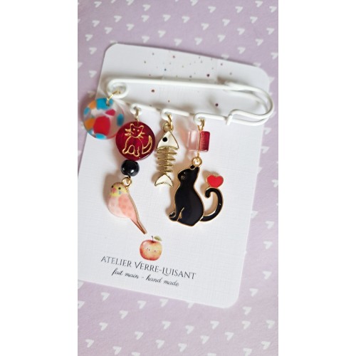 Broche épingle chat noir et oiseau
