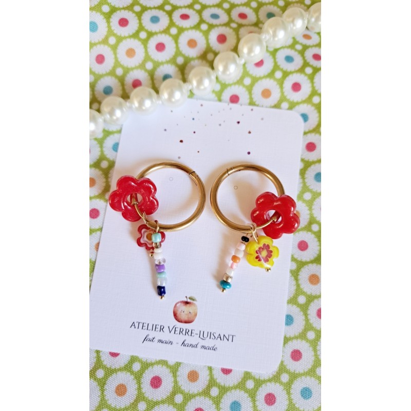 Boucles d'oreilles créoles avec breloques en verre