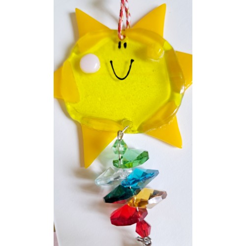 Détail suncatcher en fusing soleil rigolo pièce unique, atelier Verre-Luisant