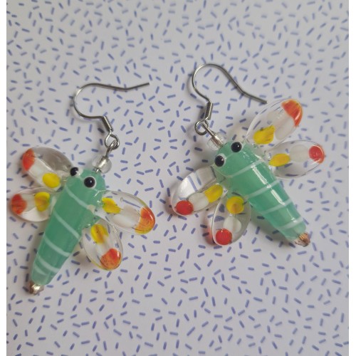 Boucles d'oreilles libellules en verre filé. Boucles d'oreilles libellules en verre filé.