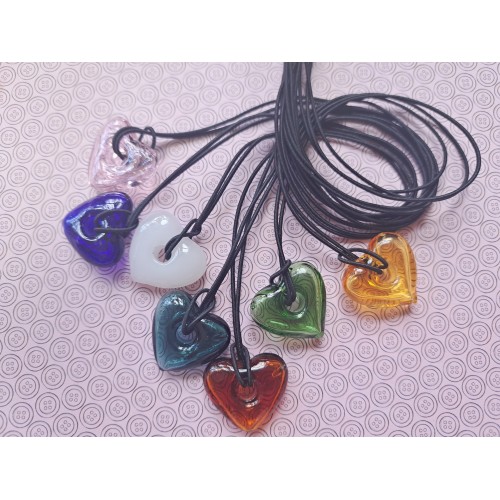 Collier cœur de verre soufflé. Collier cœur de verre soufflé.