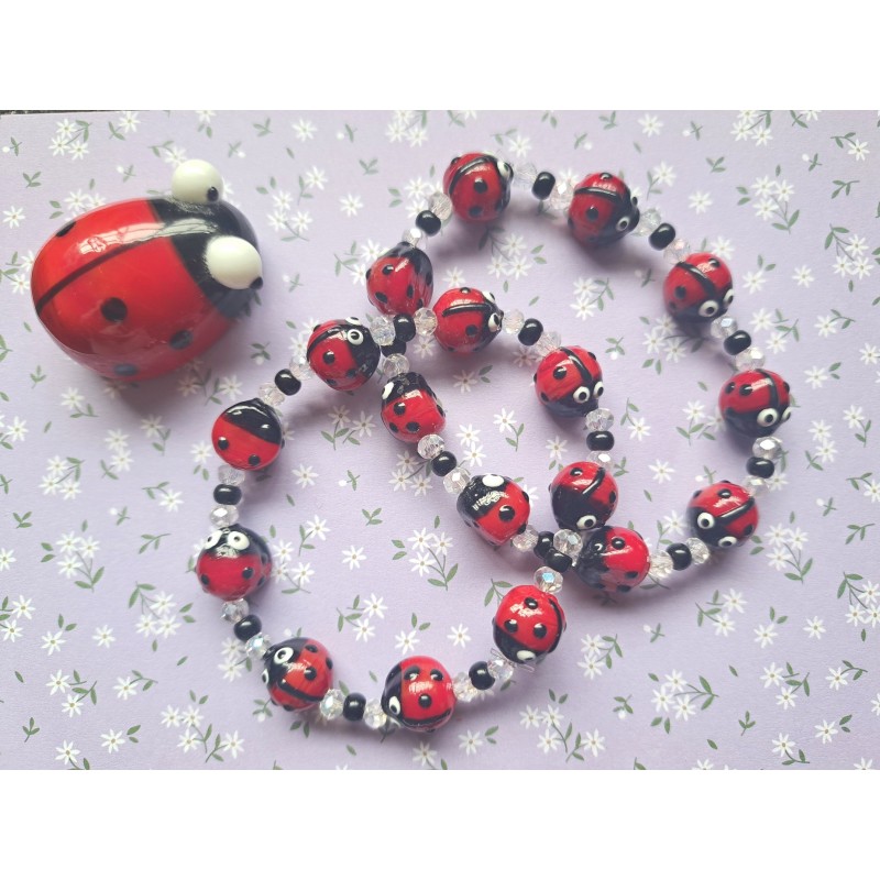 Bracelet coccinelles en verre filé.