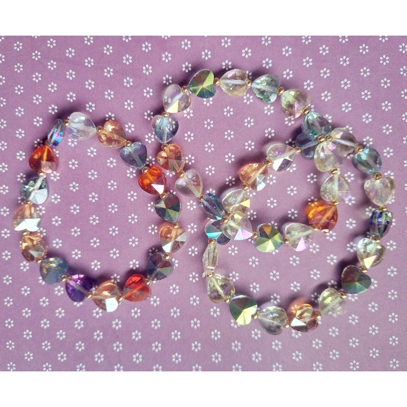 Bracelet petits cœurs brillants.