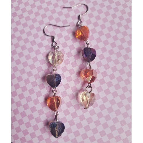 Boucles d'oreilles petits cœurs de verre. Boucles d'oreilles petits cœurs de verre.