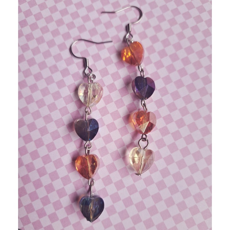 Boucles d'oreilles petits cœurs de verre.