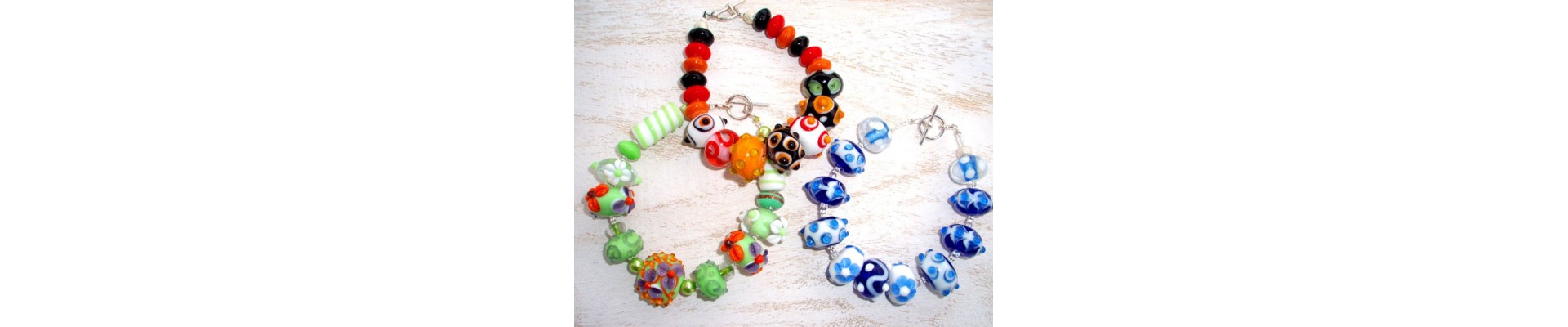 Bracelets en perles de verre. Bracelets en perles de verre.